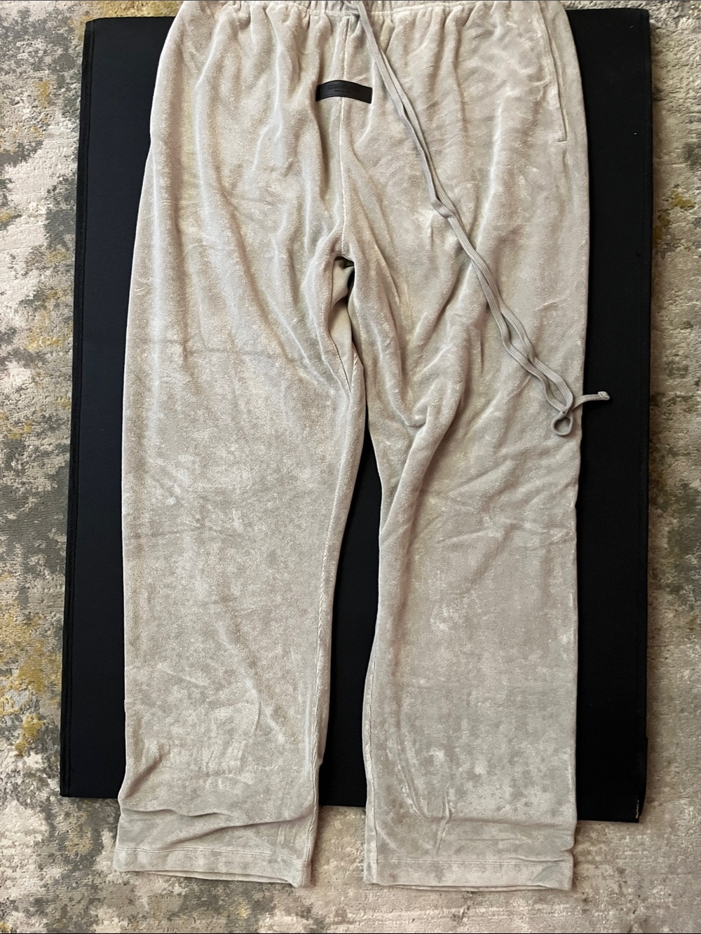 Essentials Men’s Plush Velour Lounge Pants in Light Grey size medium
